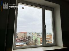 В Балаклее за французские средства меняют окна в поликлинике