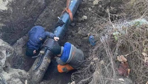Коммунальщики Харькова показали, как латают водопроводы, разбитые российскими обстрелами