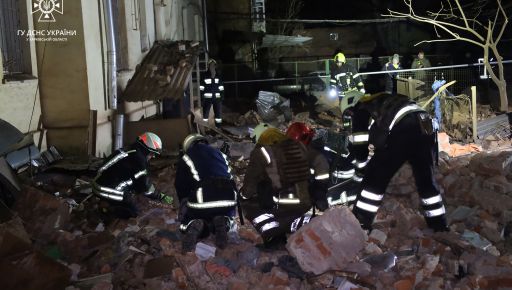 В Харькове в результате ракетного удара разрушена часть жилого дома: Кадры с места