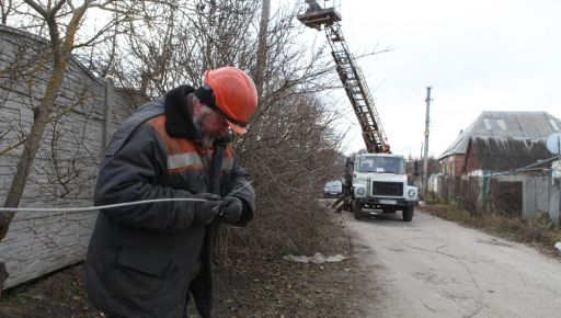 Окупанти пошкодили 40 км мереж: Енергетики заживили деокуповане селище на Харківщині