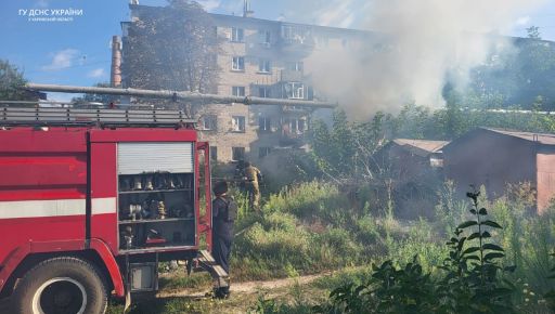 В Купянске из-за массированного обстрела горели гараж и авто: Подробности от спасателей