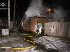 Огонь вспыхнул среди ночи: В Харькове во время пожара погибли три человека