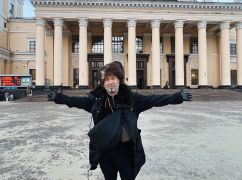 Музыкант Бабкин спел о войне в коридорах госпиталя Харькова