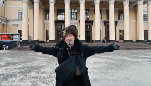 Музыкант Бабкин спел о войне в коридорах госпиталя Харькова