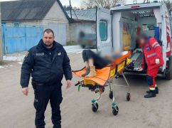 На Харьковщине в собственном доме обнаружили женщину в беспомощном состоянии: В полиции рассказали детали
