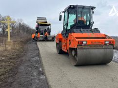 На Харьковщине ремонтируют дорогу государственного значения в сторону Луганской области