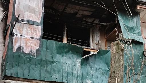 У Чугуєві через обстріл багатоповерхівки горіла квартира: Подробиці від рятувальників