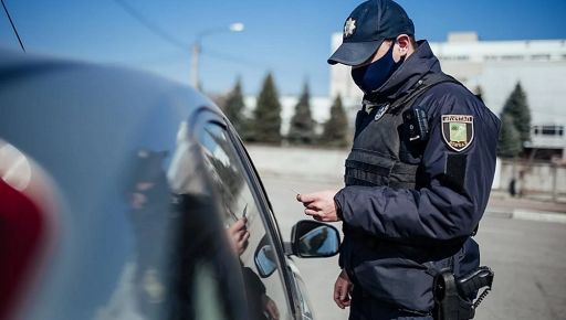 Оружие прятали в машинах: В поселке под Харьковом правоохранители задержали вооруженных водителей