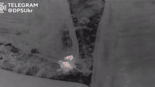 Пограничники с воздуха уничтожили вражескую БМП на Купянщине: Впечатляющие кадры