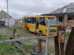 Обстрел на Харьковщине: Россияне повредили три дома и школьный автобус