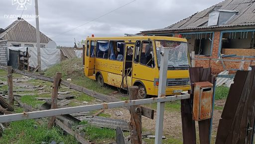 Обстріл на Харківщині: Росіяни пошкодили три будинки і шкільний автобус