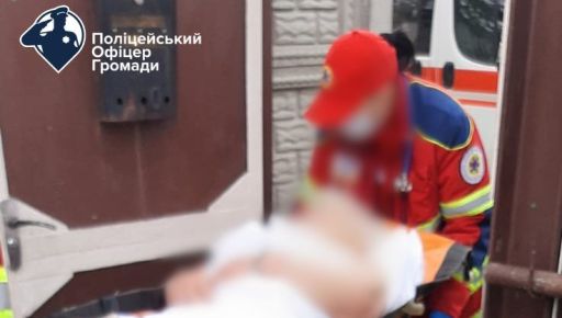 На Харківщині поліцейський вліз до будинку через вікно, щоб врятувати бабусю