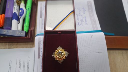 Повернувся з-за кордону, щоб воювати: На Харківщині орден загиблого бійця отримали рідні