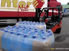 Фонд Дениса Парамонова направил для жителей Херсонщины 25 тонн питьевой воды