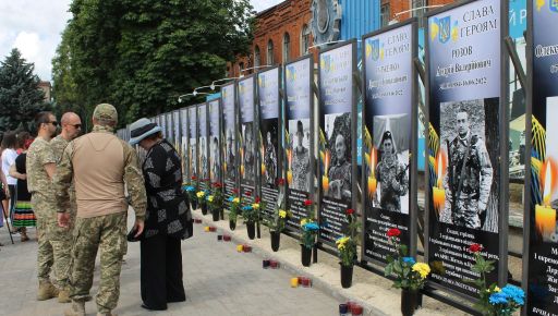 В Краснограде открыли мемориал в честь погибших бойцов