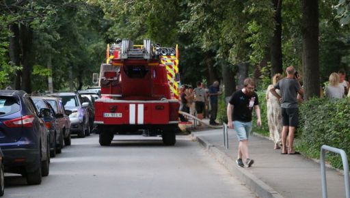 На Салтовке второй раз в сутки горела многоэтажка: Спасатели эвакуировали людей