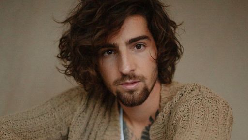 Невзаємне кохання та сни: харківський співак Дантес заінтригував шанувальників