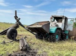 Взрыв противотанковой мины под трактором в Харьковской области: Появились кадры с места