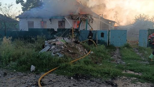 Оккупанты массированно обстреляли частные дома в Харьковской области: Произошел масштабный пожар