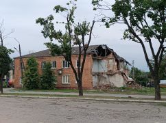 В Чугуеве демонтируют два дома, разрушенные российской ракетой
