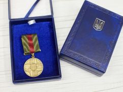 Военный из Харьковщины получил от президента награду "За оборону Украины"