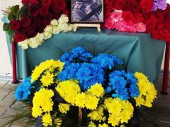 В Харькове открыли мемориальную доску бойцу, погибшему под Соледаром