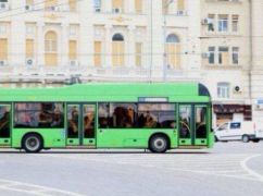 Из-за обстрелов изменили маршруты троллейбусов и трамваев в Харькове: детали