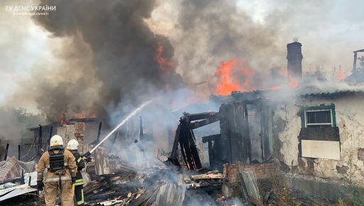 В результате обстрела Волчанска произошел масштабный пожар: Кадры с места