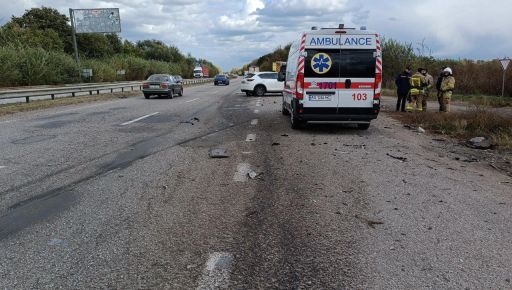 Под Харьковом произошло мощное ДТП: Тело одного из водителей вырезали из авто спасатели