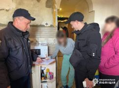 На Харьковщине отец угрожал убить мать на глазах у детей: Дочери вызвали "скорую" из-за стресса