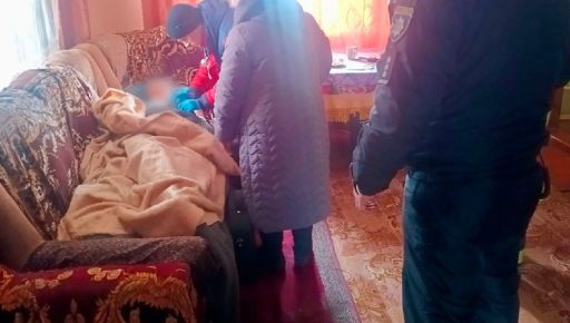 Зламався ключ: на Ізюмщині поліцейські визволяли з власного помешкання 75-річну жінку