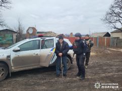 В Харьковской области копы эвакуировали из-под обстрелов одинокого пенсионера