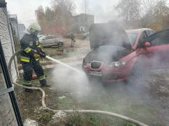 Под Харьковом загорелся автомобиль