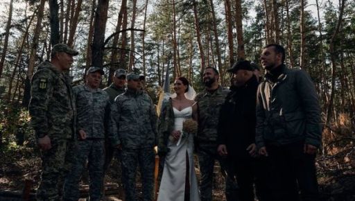 На Харківщині на фронті вийшла заміж снайперка ЗСУ: Кадри з церемонії