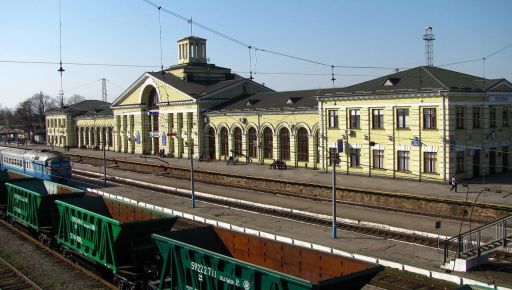 Из-за угрозы обстрелов в регионе изменено движение нескольких поездов в Харьковской области: подробности