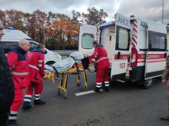 Харьковские медики спасли травмированного водителя на Киевщине