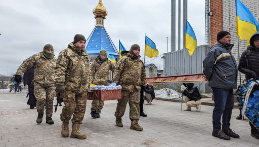 На Харьковщине провели в последний путь защитника, погибшего под Авдеевкой