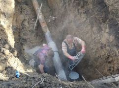 "Авиатор" с водой: в Чугуеве отремонтировали водопровод после обстрела