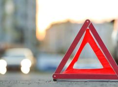 У Харкові авто перевернулось у котлован біля Палацу спорту