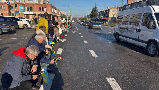 В Харьковской области живым коридором провели в последний путь защитника
