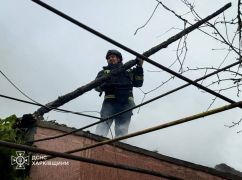 Рятувальники показали наслідки прямого влучання дрона в будинок на Харківщині