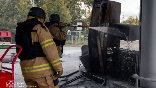 Спасатели показали последствия российской атаки по АЗС в Харькове