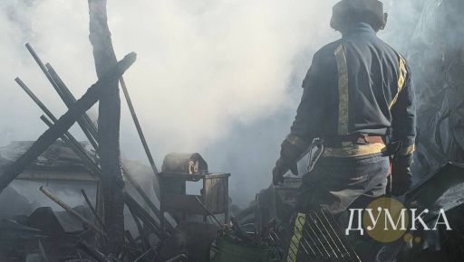 У Харкові з-під уламків будинку витягли чоловіка