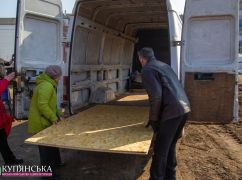 На Харьковщине жителям громады, по которой ежедневно бьют россияне, помогают ремонтировать жилье