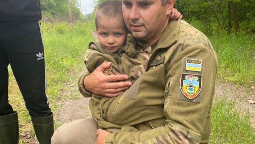 Полицейские показали первые кадры спасения двухлетней девочки в Харьковской области