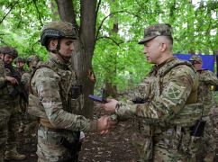 Сырский наградил военного из Харьковщины нагрудным знаком "Серебряный крест"