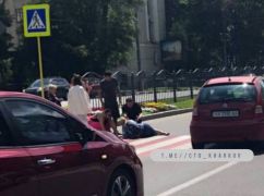 В центре Харькова на переходе сбили женщину: Кадры с места