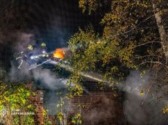 У Харкові згорів покинутий будинок: рятувальники гасили пожежу понад дві години