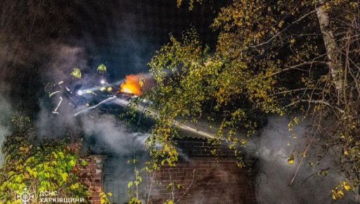 У Харкові згорів покинутий будинок: рятувальники гасили пожежу понад дві години