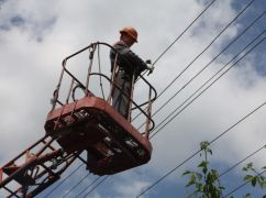 На Харьковщине вернули электричество в село, где оккупанты повредили 100% сетей